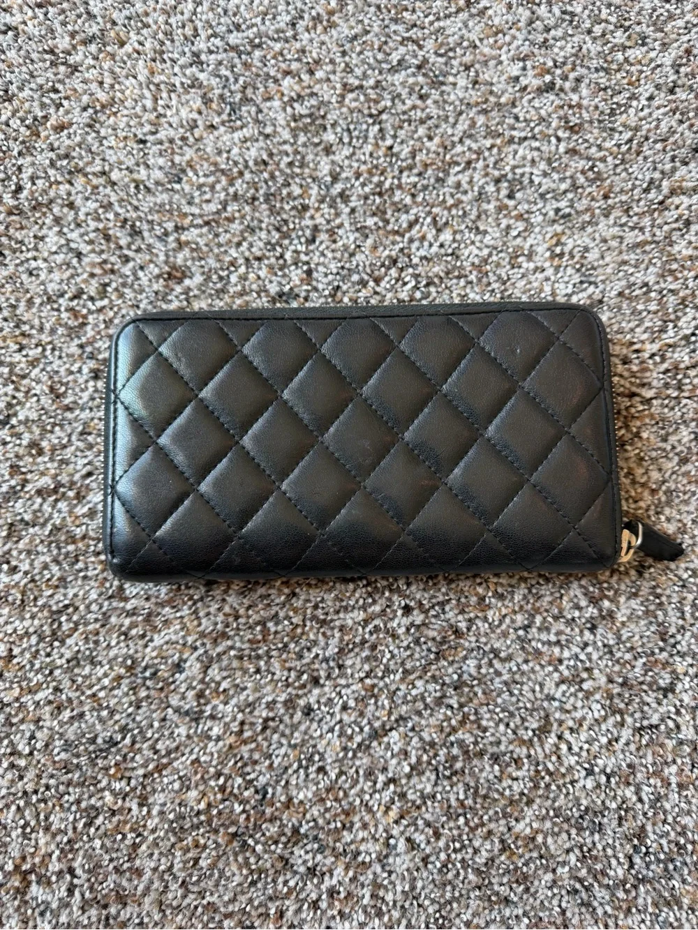CHANEL Black Quilted Zip-Around Leather Card Holder with Gold CC
